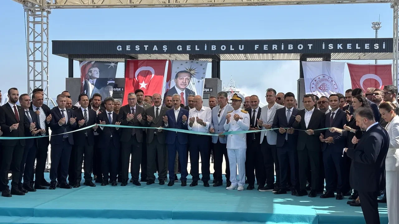 İstanbul-Çanakkale arası 2 saate düşecek! Bakan Uraloğlu müjdeyi verdi