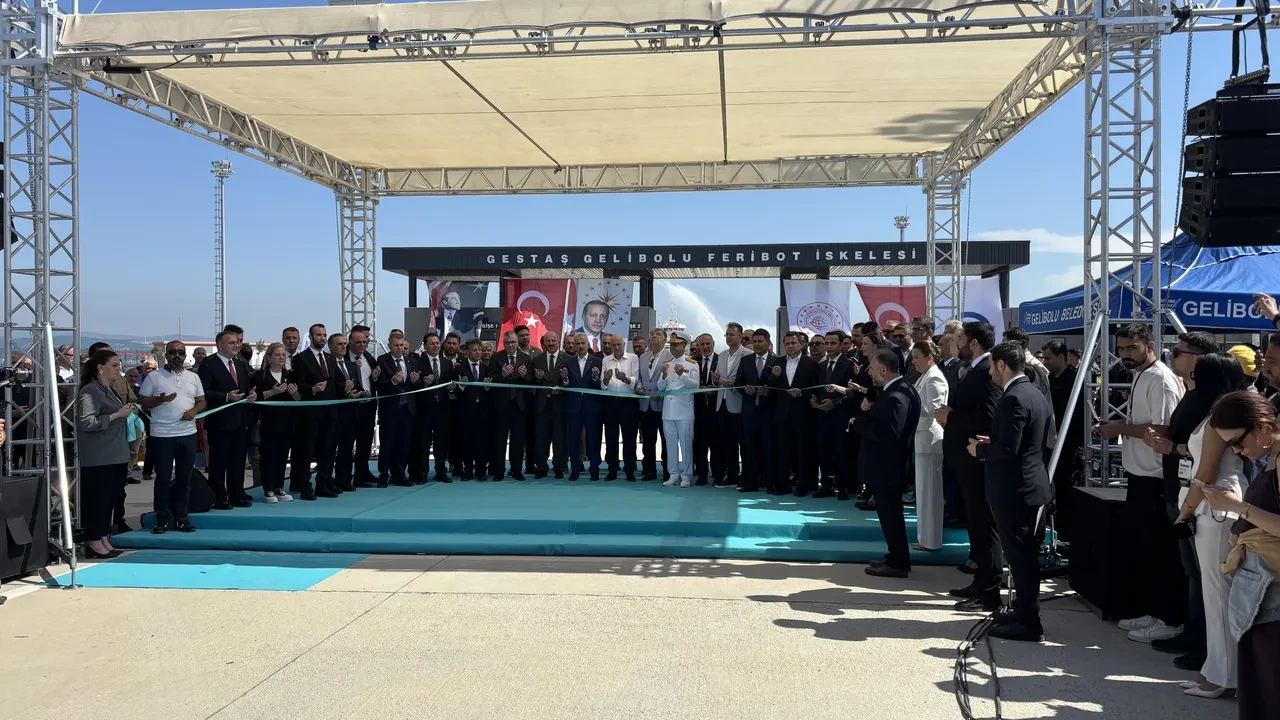 İstanbul-Çanakkale arası 2 saate düşecek! Bakan Uraloğlu müjdeyi verdi