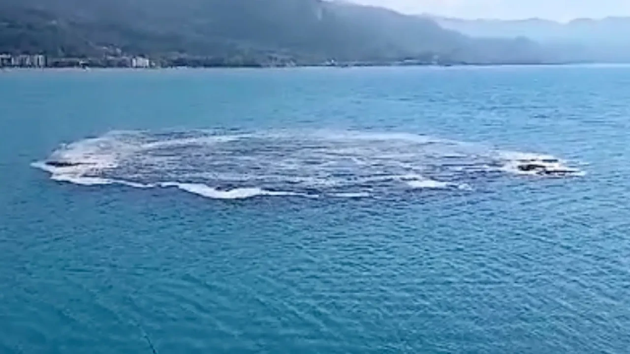 Karadeniz'de korkutan olay: Denizin altından önce kabardı sonra patladı