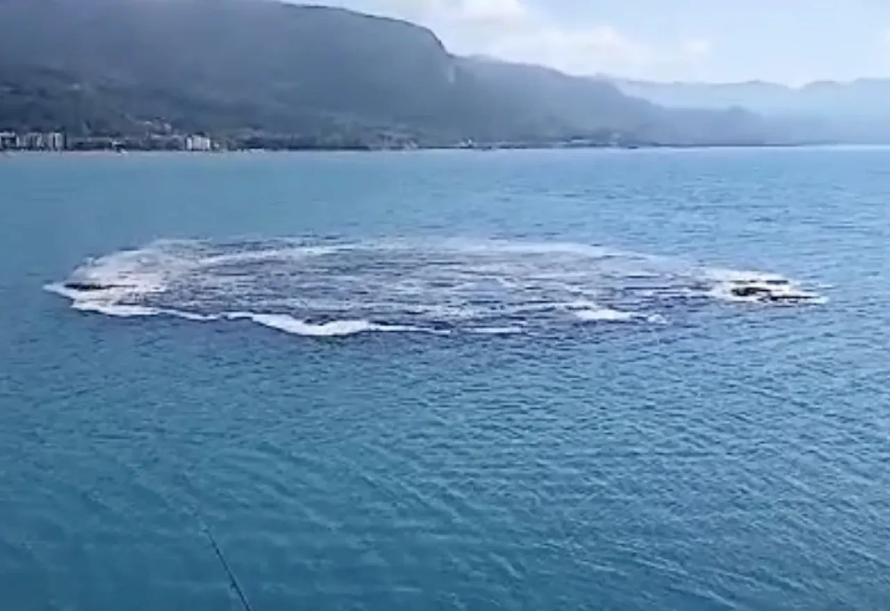 Karadeniz'de korkutan olay: Denizin altından önce kabardı sonra patladı