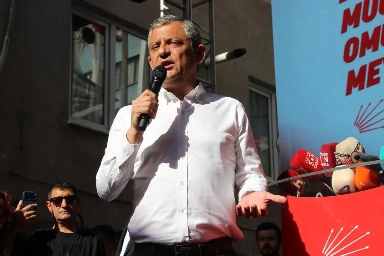 Kilis Belediye Başkanı AK Parti'ye mi geçiyor? Şamil Tayyar tepki gösterip çok ciddi uyardı: CHP 40 parçaya bölünse ekonomiyi düzeltmezsen oy alamazsın