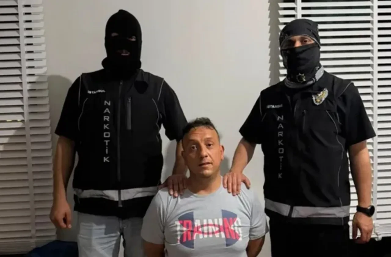 Kırmızı Bülten ile aranıyorlardı: MİT dünyanın aradığı iki uyuşturucu baronunu yakaladı