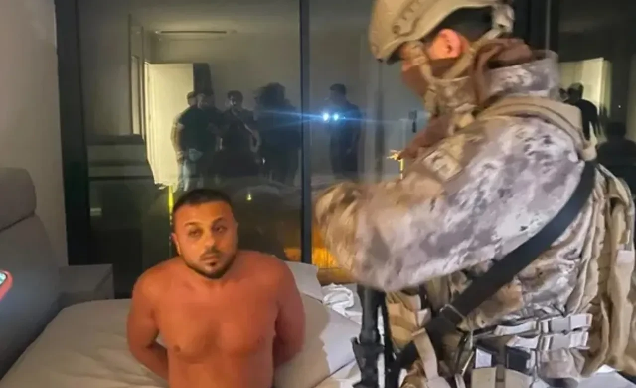 Kırmızı Bülten ile aranıyorlardı: MİT dünyanın aradığı iki uyuşturucu baronunu yakaladı
