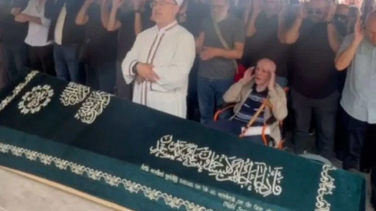 Mahallenin Muhtarları’ndaki Alp Balkan’ın babası Mustafa Balkan hayatını kaybetti! Evlat acısına dayanamadı