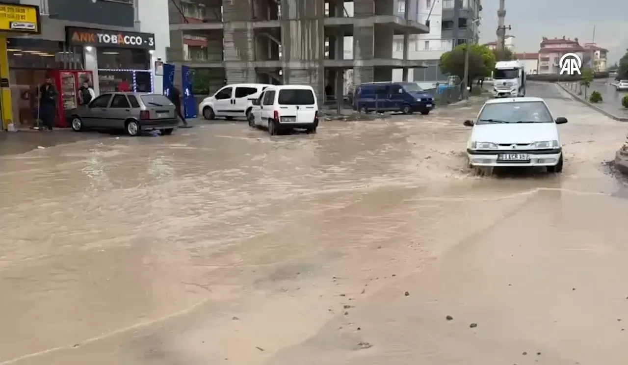 Niğde'de aşırı yağış sel getirdi! Suya kapılan 1 kişi hayatını kaybetti