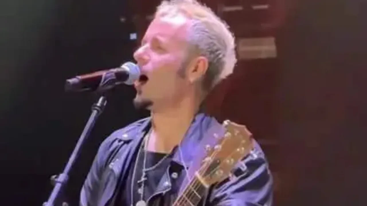Sinan Akçıl ve Emre Aydın binlerce kişiyi coşturdu! Sıfır Atık Forumu’nda müzik şöleni