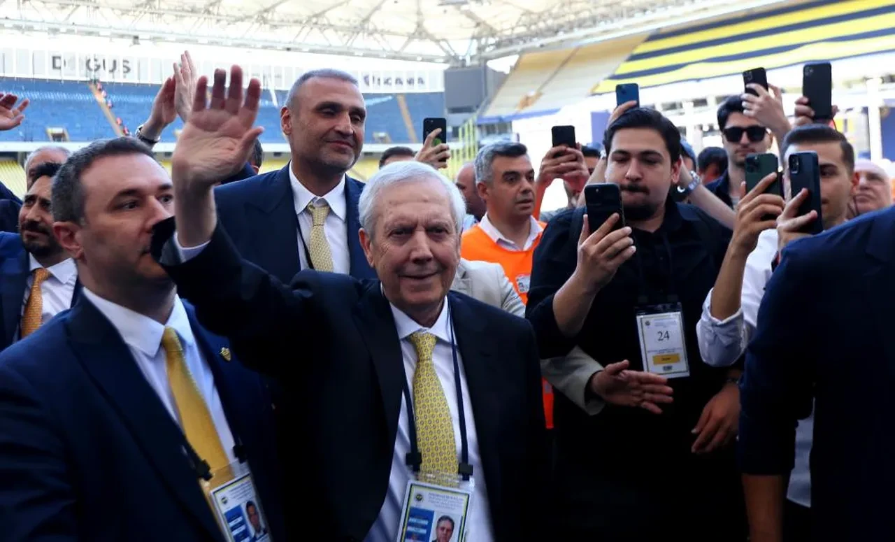 Aziz Yıldırım cephesinden transfer açıklaması! Mevkilerini tek tek saydı