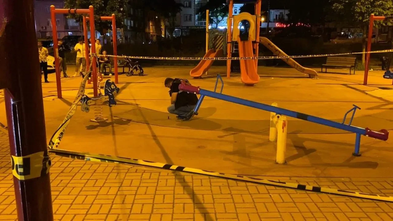 Bursa'da 18 yaşındaki genç çocuk parkına pompalı tüfekle ateş açtı: 10 yaralı