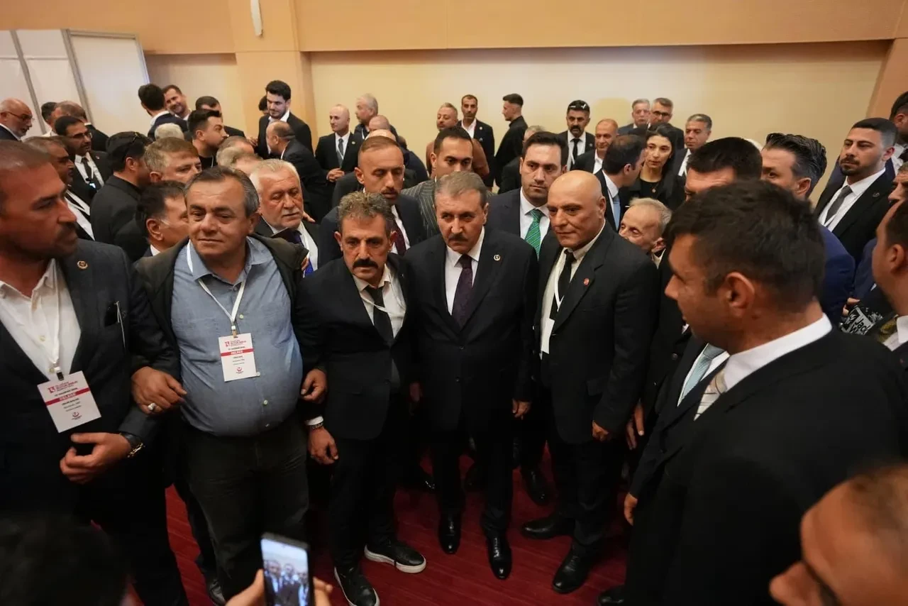 Büyük Birlik Partisi'nde Mustafa Destici yeniden genel başkan 