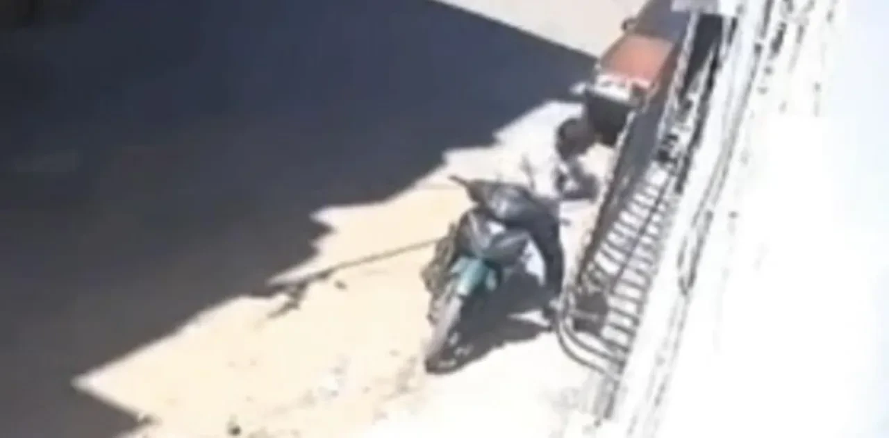 Cani baba, 7 yaşındaki kızını tokatlayıp saçından sürükledi