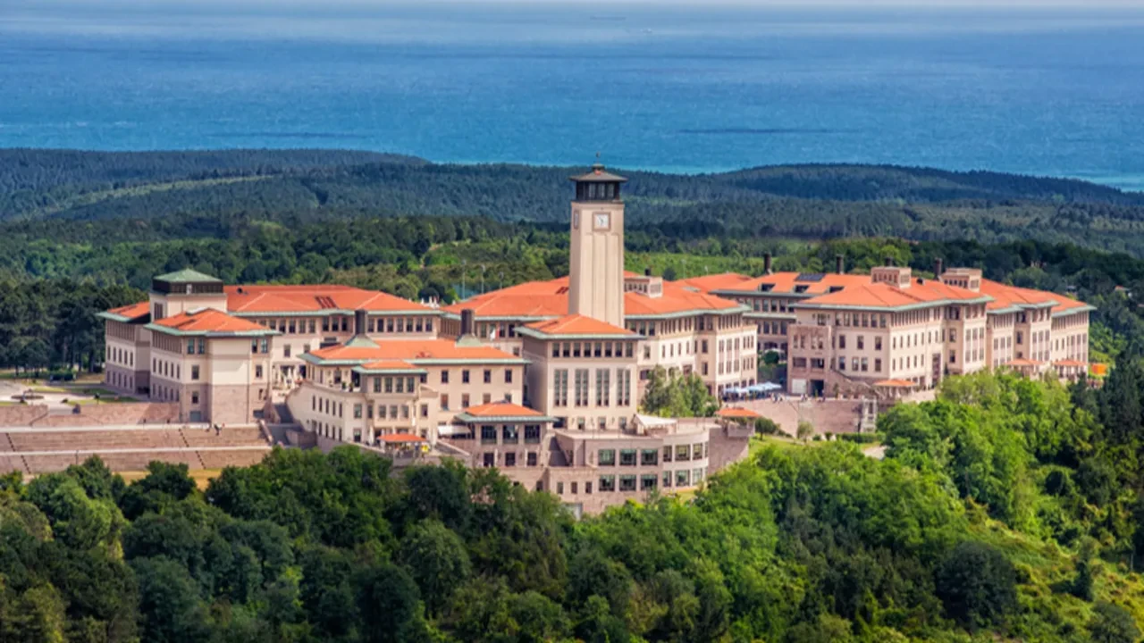 Dünyanın en iyi üniversiteleri belli oldu! Ankara Üniversitesi ODTÜ ve Boğaziçi’ni geride bıraktı!