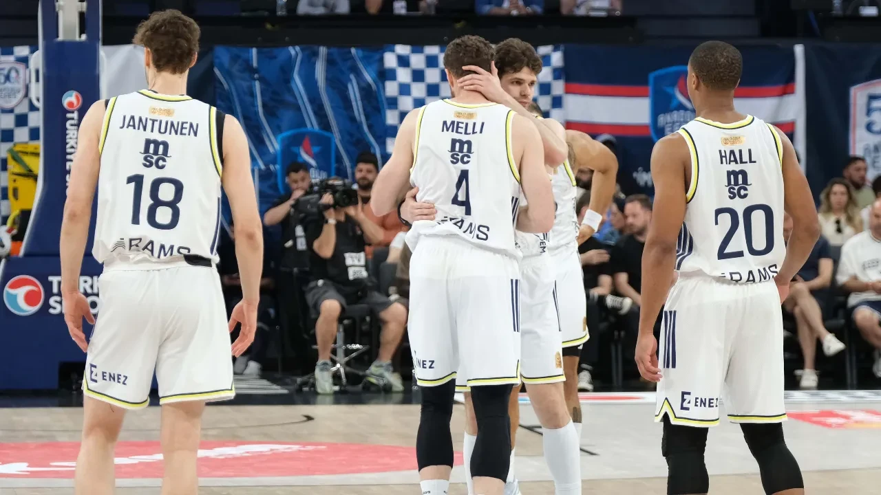 Fenerbahçe Beko finale yükseldi! Sarı-lacivertliler, Anadolu Efes'i eledi
