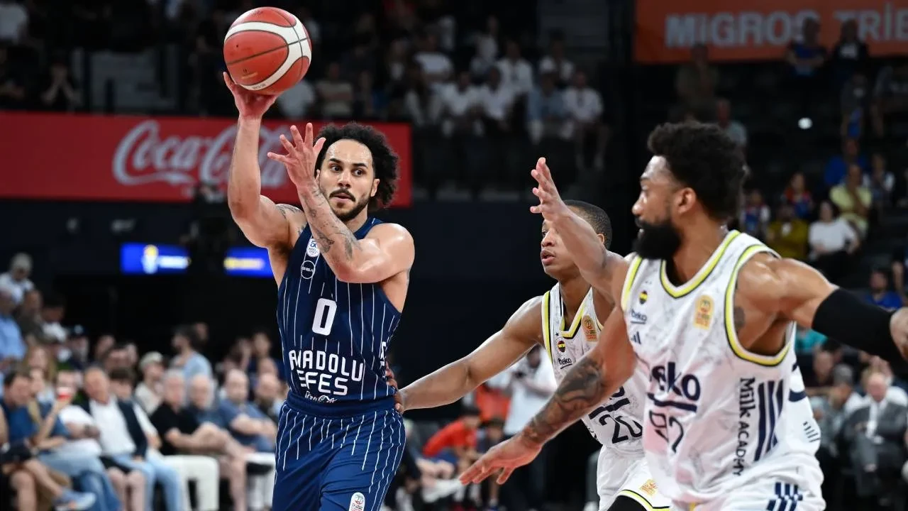 Fenerbahçe Beko finale yükseldi! Sarı-lacivertliler, Anadolu Efes'i eledi