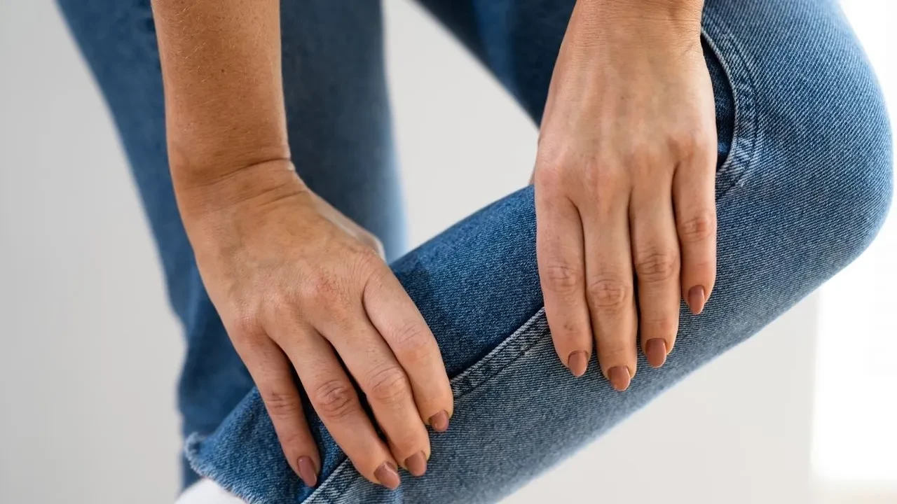 Geceleri aniden gelen bacak krampları ve huzursuz bacak sendromu için evde doğal çözümler ve masaj rutini!