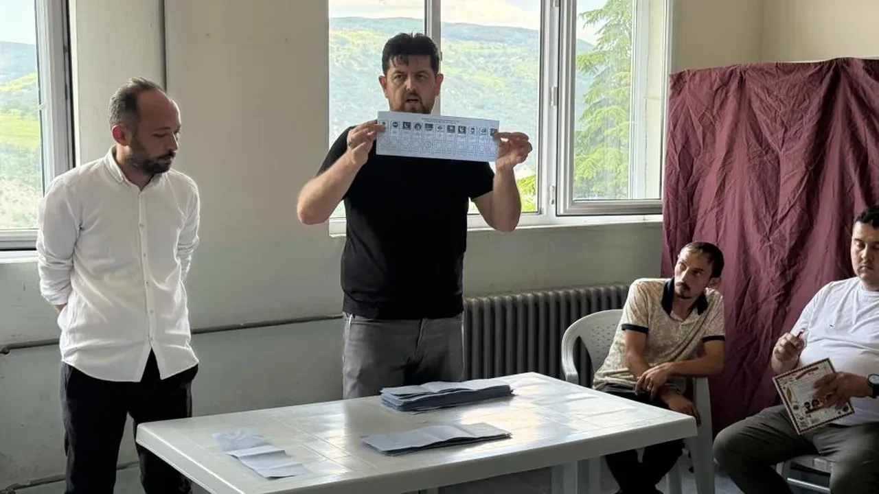 Gümüşhane, Nevşehir ve Tokat! İşte 6 beldede yapılan ara seçim sonuçları