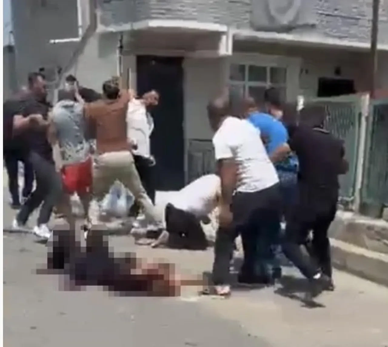 Kocaeli'de sokak ortasında koca vahşeti! 5 çocuk annesi hastanede hayatını kaybetti