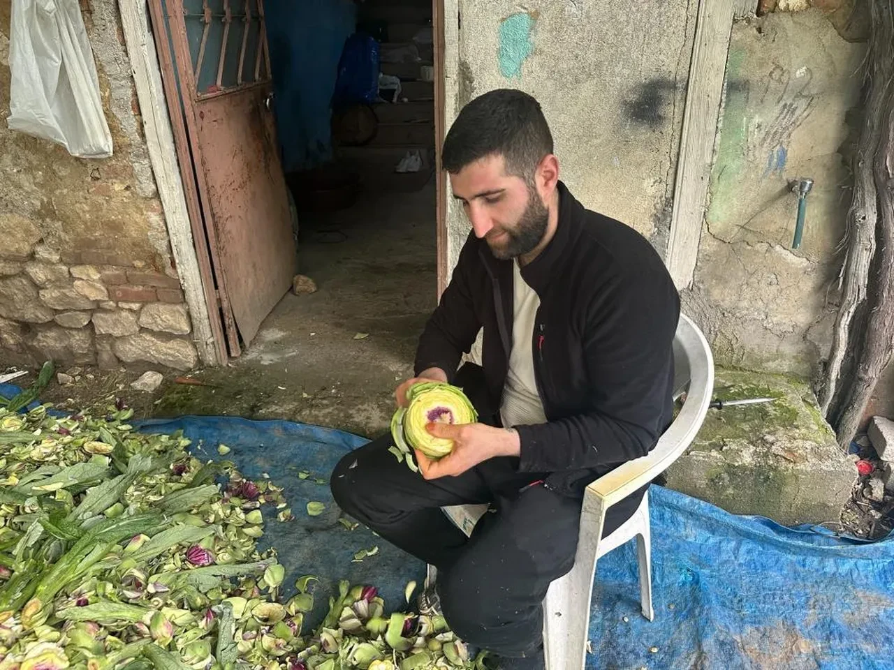 Oturduğu yerden ayda 8 asgari ücret kazanıyor! Yaptığı işin adı bile yok