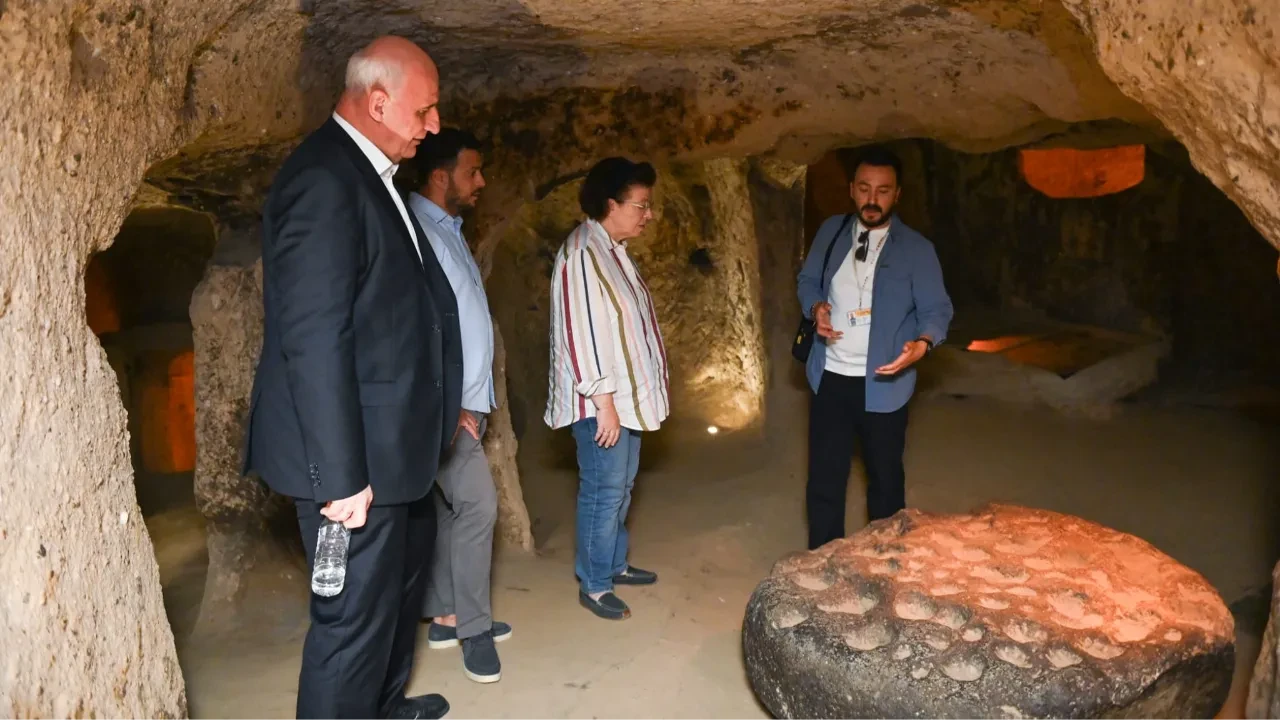 Yunan Bakan Kapadokya turunda! Forum bitti, Mendoni tarihin izini sürdü