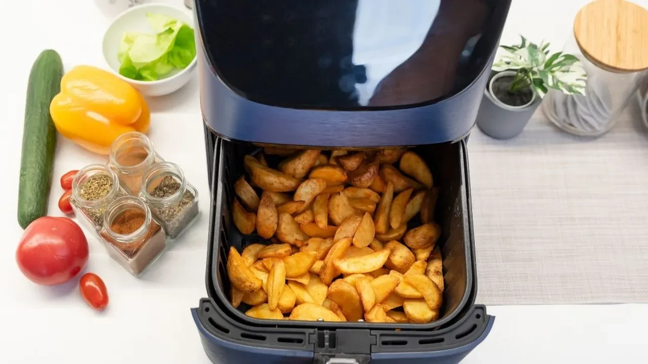 Airfryer içinde yağlı kağıt yanması nasıl önlenir? Rezistansa yapışmayı engelleyen güvenli kullanım