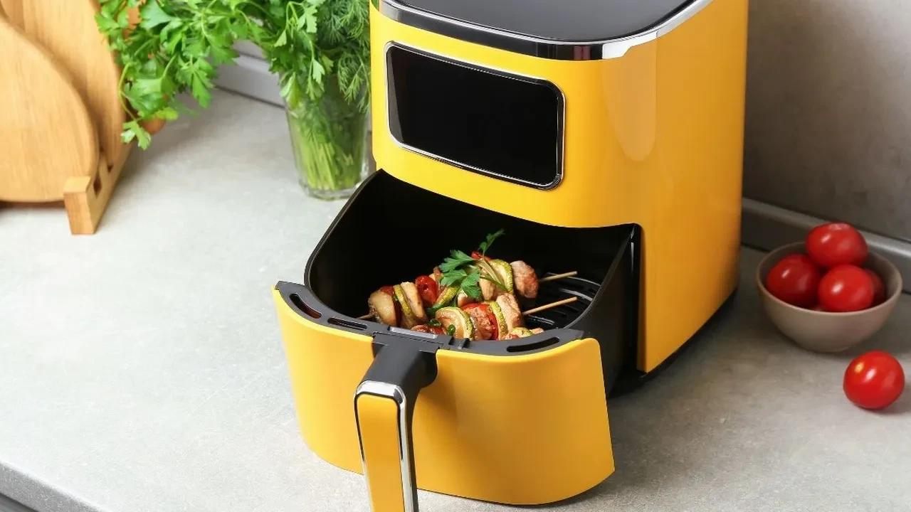 Airfryer içinde yağlı kağıt yanması nasıl önlenir? Rezistansa yapışmayı engelleyen güvenli kullanım