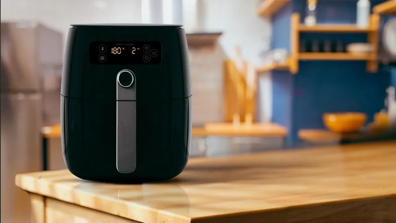 Airfryer içinde yağlı kağıt yanması nasıl önlenir? Rezistansa yapışmayı engelleyen güvenli kullanım