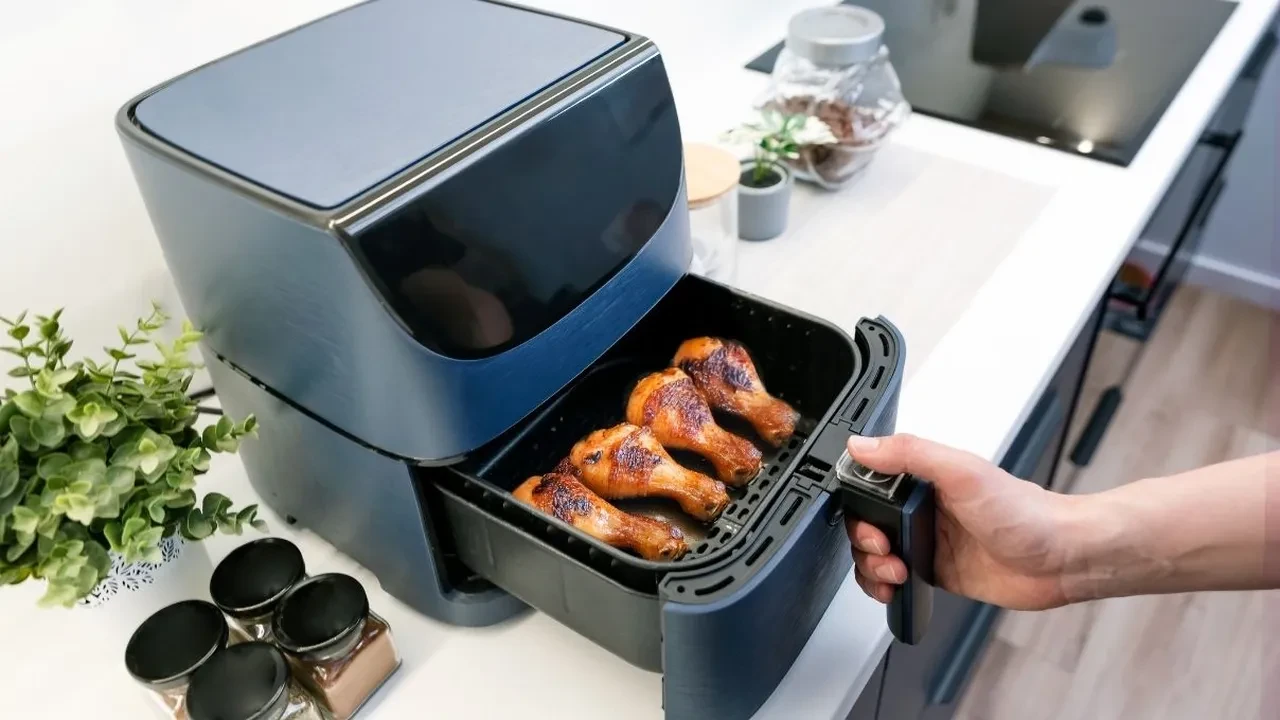 Airfryer içinde yağlı kağıt yanması nasıl önlenir? Rezistansa yapışmayı engelleyen güvenli kullanım