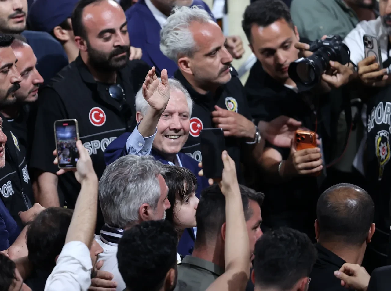 Aziz Yıldırım iki yıldız transferi açıklayacak! Kulüpleriyle görüşüldü, anlaşma sağlandı
