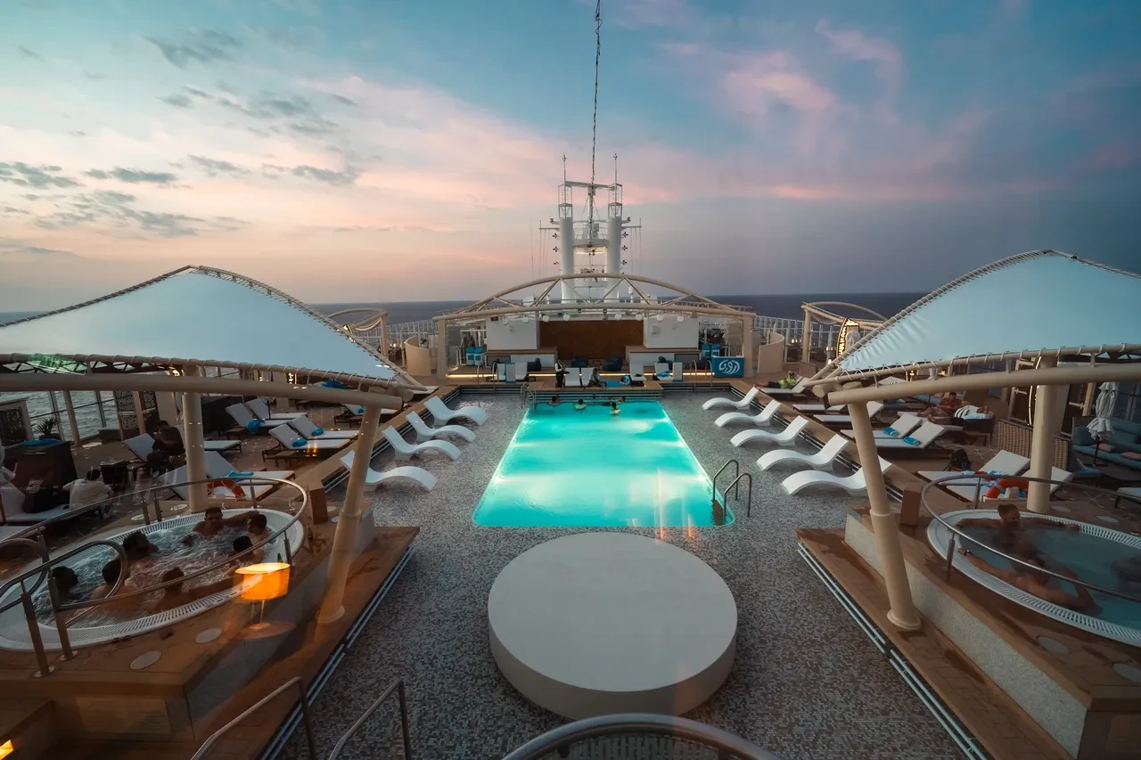 Dünyanın ilk alkolsüz ve helal gemisi İstanbul'da: Cruise gemisiyle umre yolculuğu!
