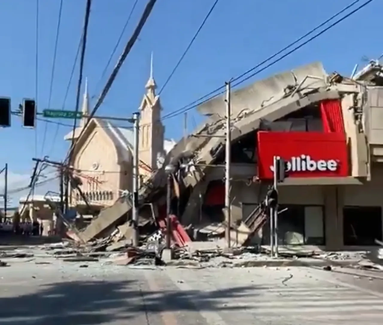 Filipinler'de 7,8 büyüklüğünde deprem! Tsunami alarmı verildi