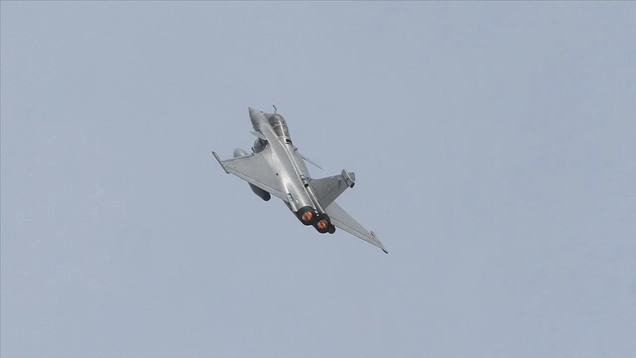 NATO jetleri hava sahasına giren İHA'yı düşürdü! Bölgede gerilim yüksek