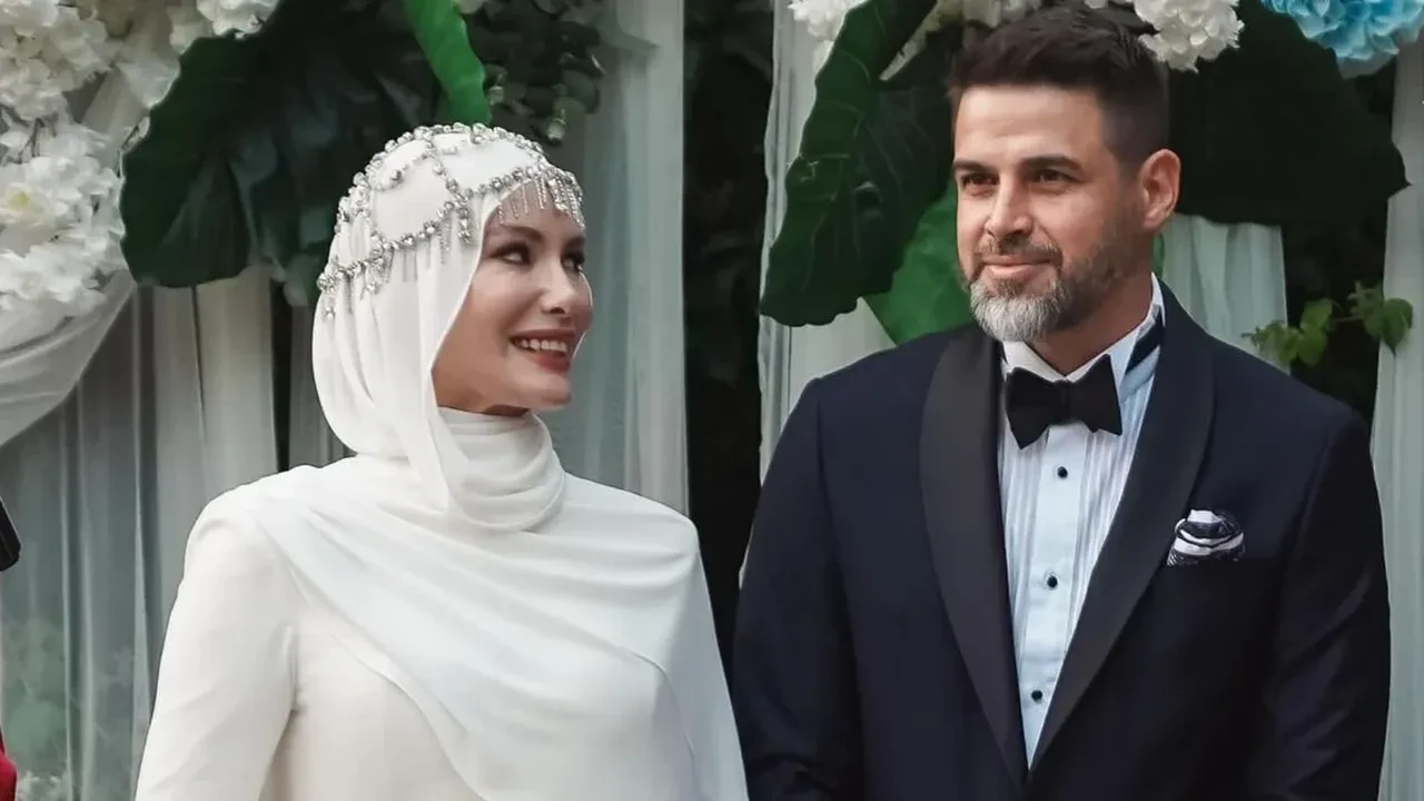 Reshad Strik’ten Gamze Özçelik’e aşk dolu paylaşım! Evlilik yıl dönümünde romantik kutlama dikkat çekti
