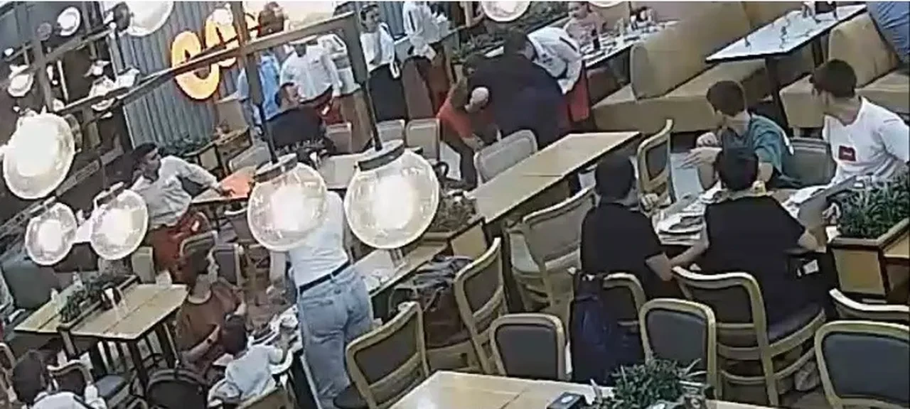 Restorandaki tereyağ gösterisi faciaya dönüştü: 2 yaşındaki çocuk ağır yaralandı