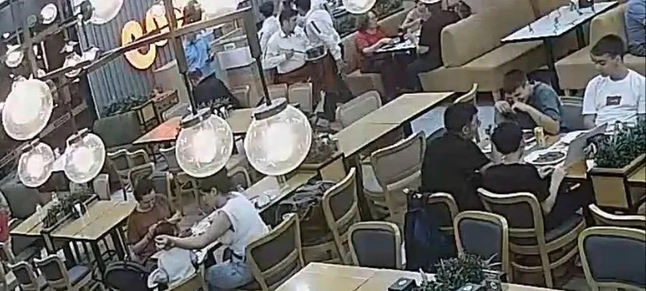 Restorandaki tereyağ gösterisi faciaya dönüştü: 2 yaşındaki çocuk ağır yaralandı