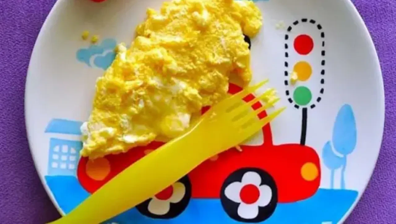 bebekler için tereyağlı omlet