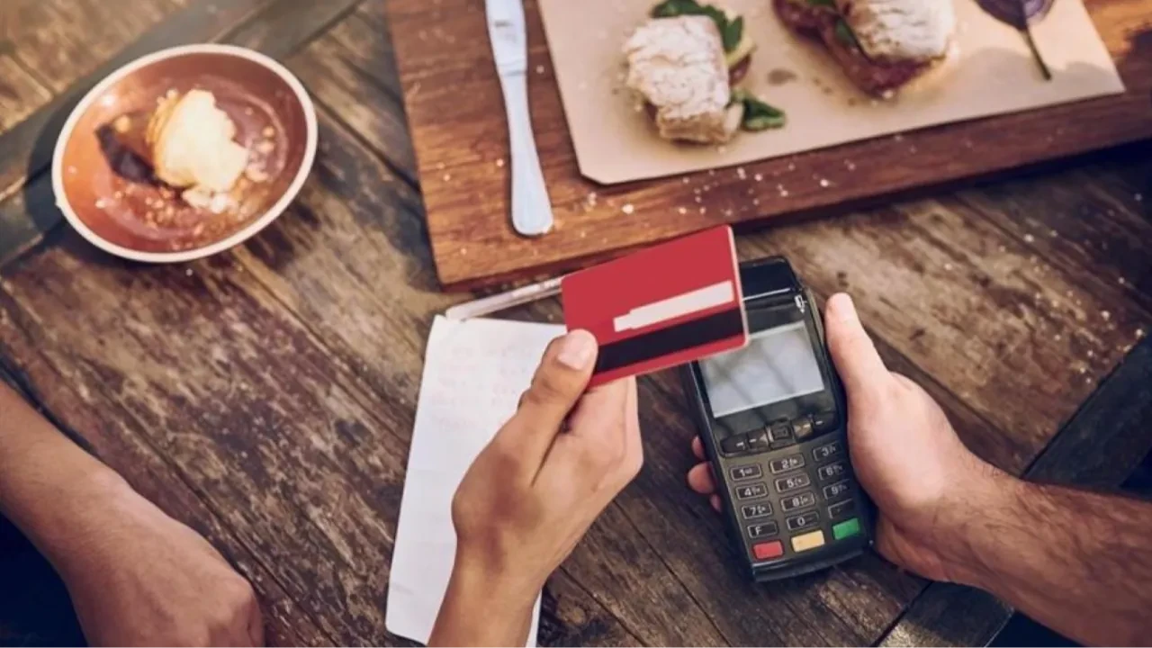 Ticaret Bakanlığı acımadı: Müşterilerinden adisyonda 'servis ücreti' tahsil eden restorana ceza üstüne ceza!