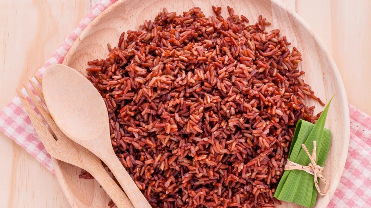 Yapış yapış olmayan tane tane dökülen esmer pirinç pilavı pişirmenin püf noktaları