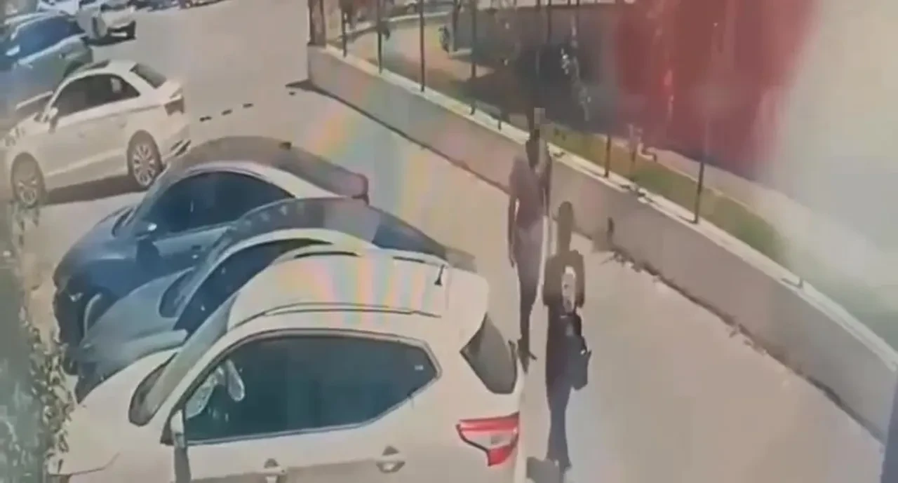 Adana'da vahşet! Saplantılı olduğu kadını sokak ortasında defalarca bıçakladı: O anlar kamerada