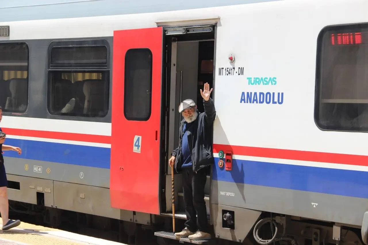 Ankara'da şirket sahibi adam evsiz kaldı! Şimdi trenlerde yaşıyor: Sözleri ders verecek türden