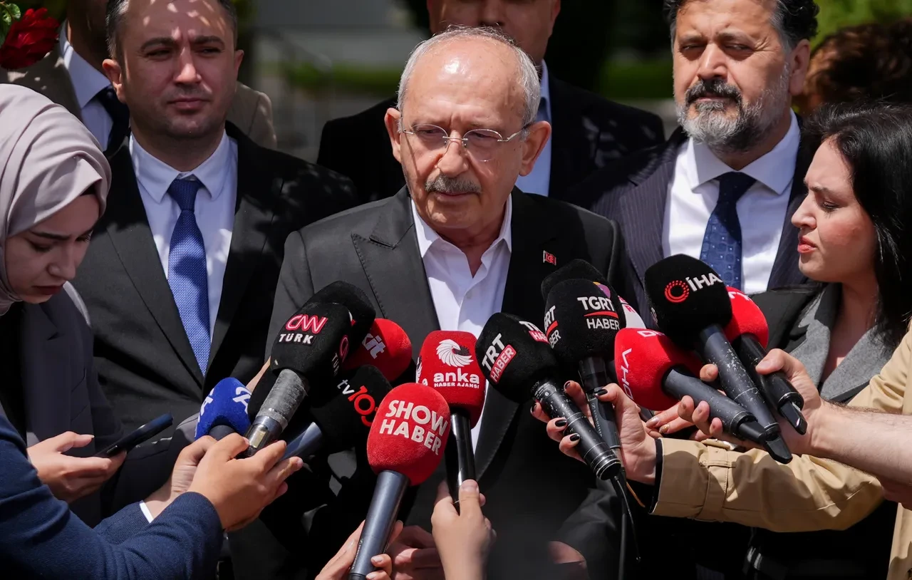 CHP'deki grup toplantısı krizini Gürkan Zengin yorumladı: Parti bölündü, bundan sonra bir araya gelemezler