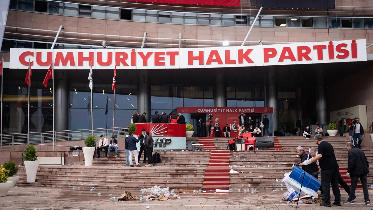 CHP'deki grup toplantısı krizini Gürkan Zengin yorumladı: Parti bölündü, bundan sonra bir araya gelemezler