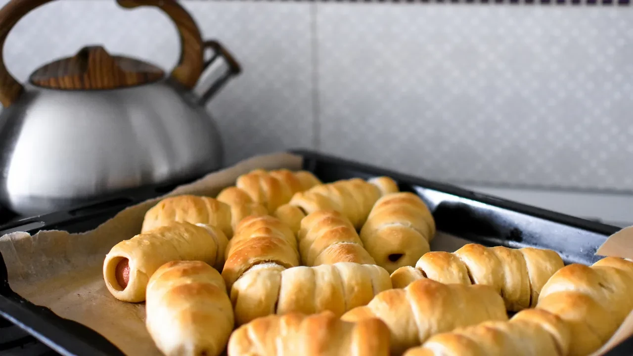 Evde hazır yufkadan börek yaparken sosun yufkayı hamur etmemesi için doğru yoğurt-süt oranı