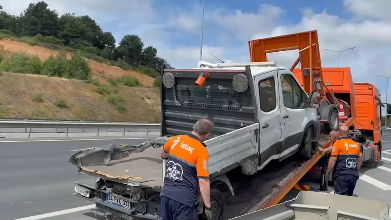 Eyüpsultan'da yol bakım aracının da karıştığı zincirleme kaza: 6 yaralı