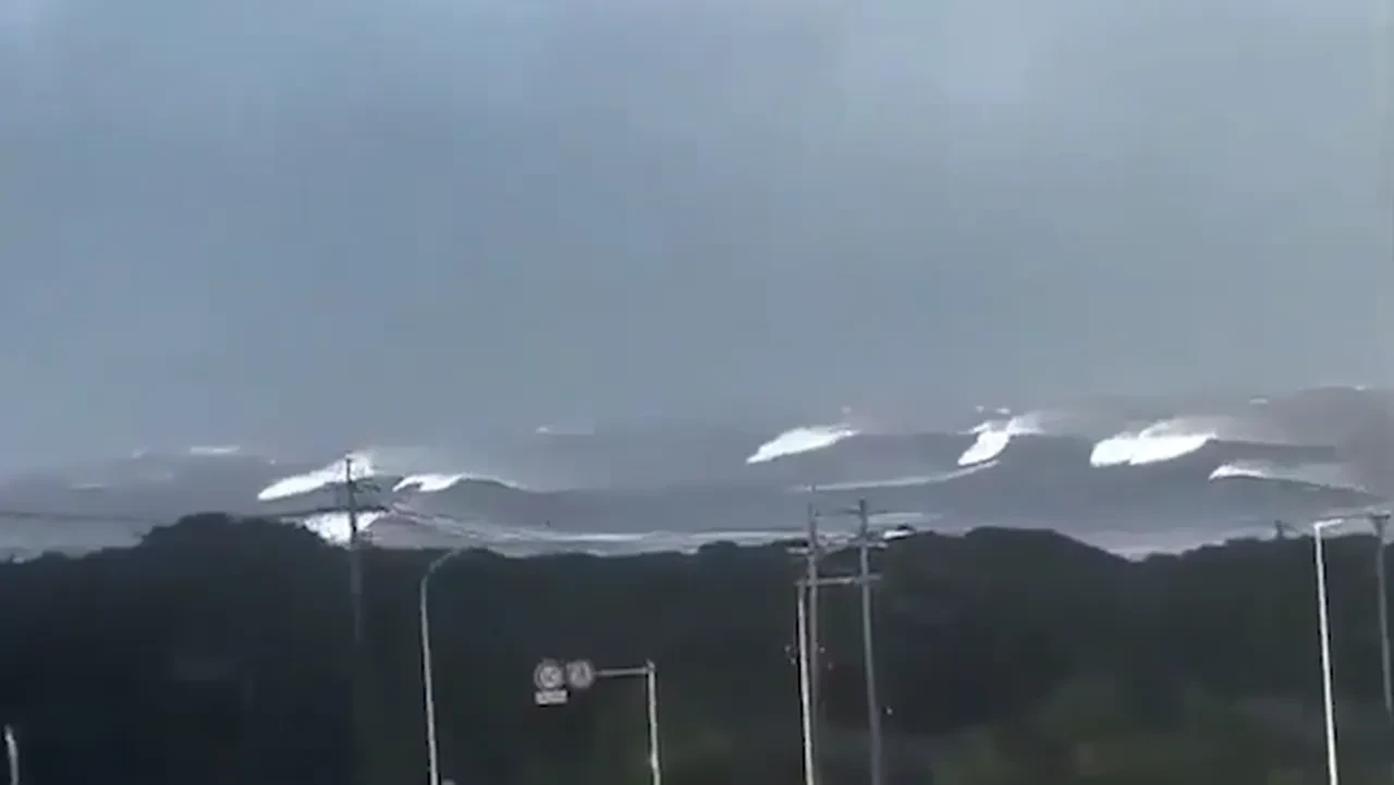 Filipinler'de 7.8 büyüklüğündeki depremde can kaybı artıyor: Tsunami dalgaları Japonya'yı da vurdu