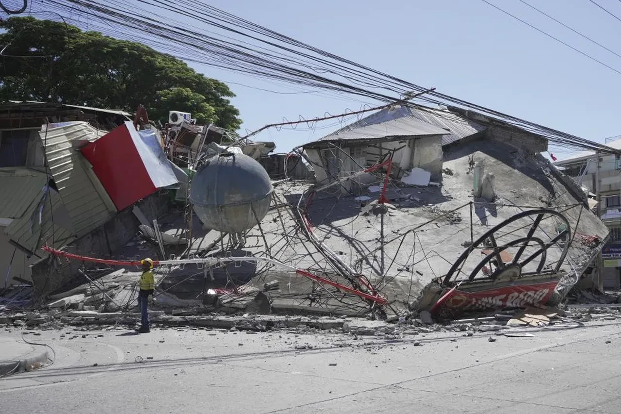 Filipinler'de 7.8 büyüklüğündeki depremde can kaybı artıyor: Tsunami dalgaları Japonya'yı da vurdu