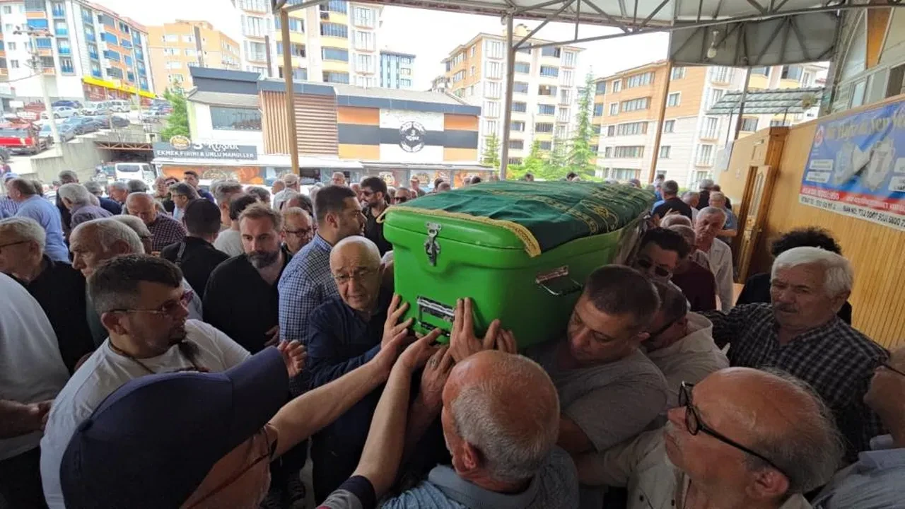 Filyos Çayı'na düşerek hayatını kaybeden CHP Karabük İl Başkan Yardımcısı Mustafa Erten son yolculuğuna uğurlandı