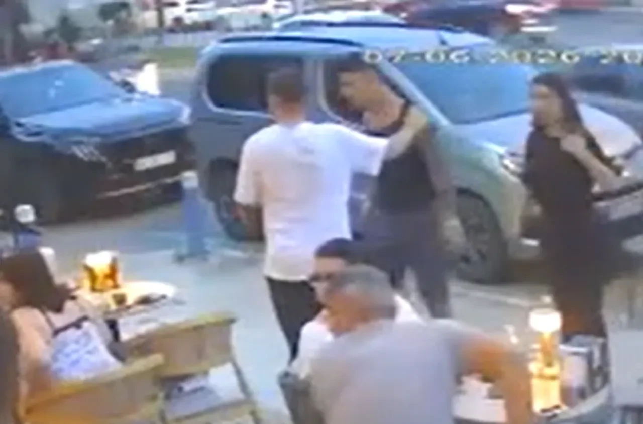 İzmir'de ortaokul öğrencisi Erdem Demir bıçaklanarak hayatını kaybetti! Kafeye sığındığı anlar ortaya çıktı