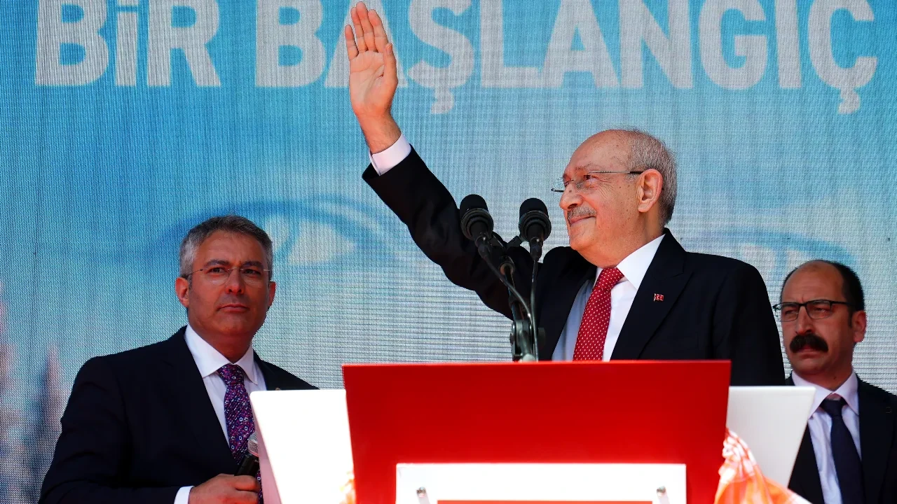 Kemal Kılıçdaroğlu, CHP Genel Merkezi'nde açıklamalarda bulunuyor