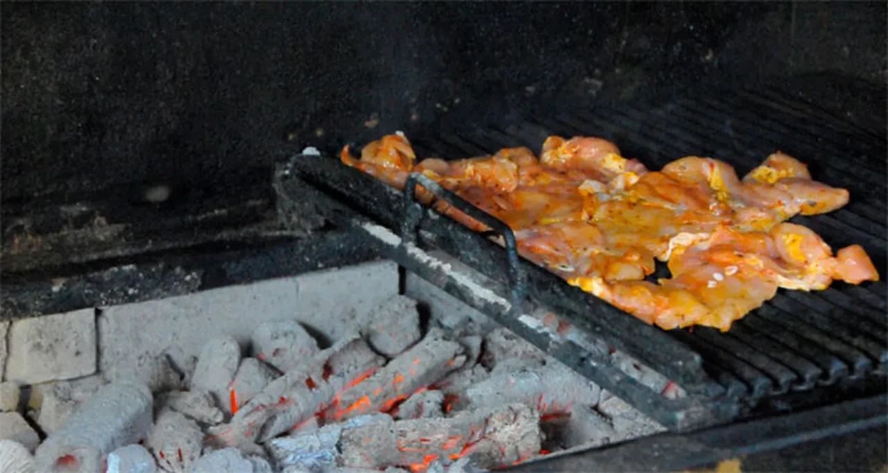 Mangal sezonu açıldı, fırsatçılar fahiş zam yaptı: Tavuk kanat fiyatları ikiye katlandı