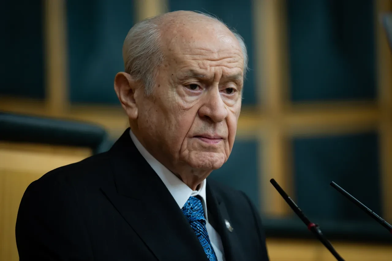 MHP lideri Devlet Bahçeli'den Özgür Özel'e kürsüden çağrı! 'Keskin sirke küpüne zarar verir'