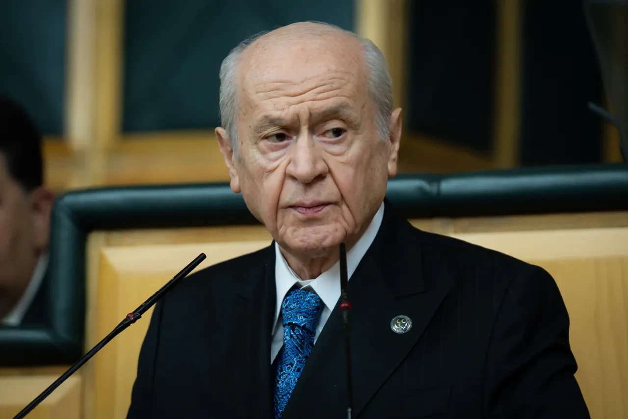 MHP lideri Devlet Bahçeli'den Özgür Özel'e kürsüden çağrı! 'Keskin sirke küpüne zarar verir'